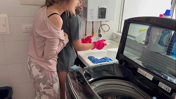 Dos Lesbianas Teniendo Sexo En Silencio En La Cocina