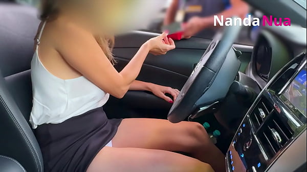 Nanda Nua A Deliciosa Esposa Que Adora Se Exibir Fazendo O Que Mais A Excita Provocar Homens Neste Video Ela Decidiu Ir Um Posto De Gasolina E Brincar Com A Imaginacao Do Frentista Exibindo Seus
