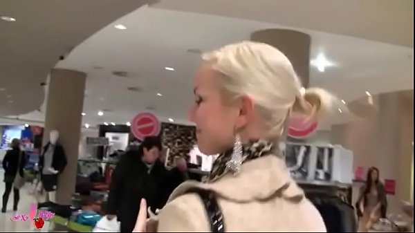 Public Im Shopping Center Gefickt
