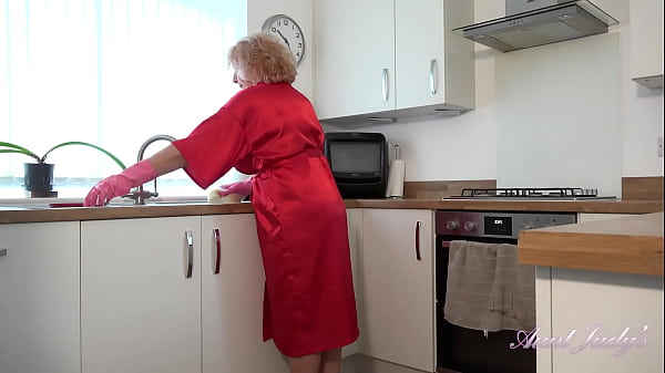 Mature Bbw Milf Camilla Creampie Gets Naughty Doing The Dishes