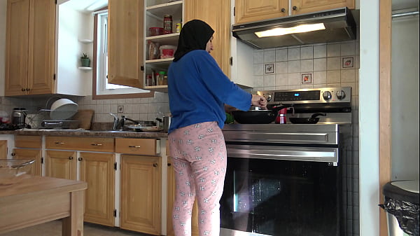 Muslim Milf Lets His Big French Cock Cum Inside Her Asshole Everyday
