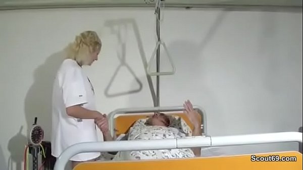 German Grandpa Junge Blonde Pflegerin Fickt Mit Opa Auf Arbeit Im Krankenhaus