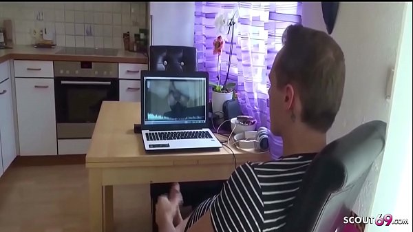 Junge Tante Uberrascht Ihn Beim Onanieren Und Laesst Sich In Den Arsch Ficken German Taboo