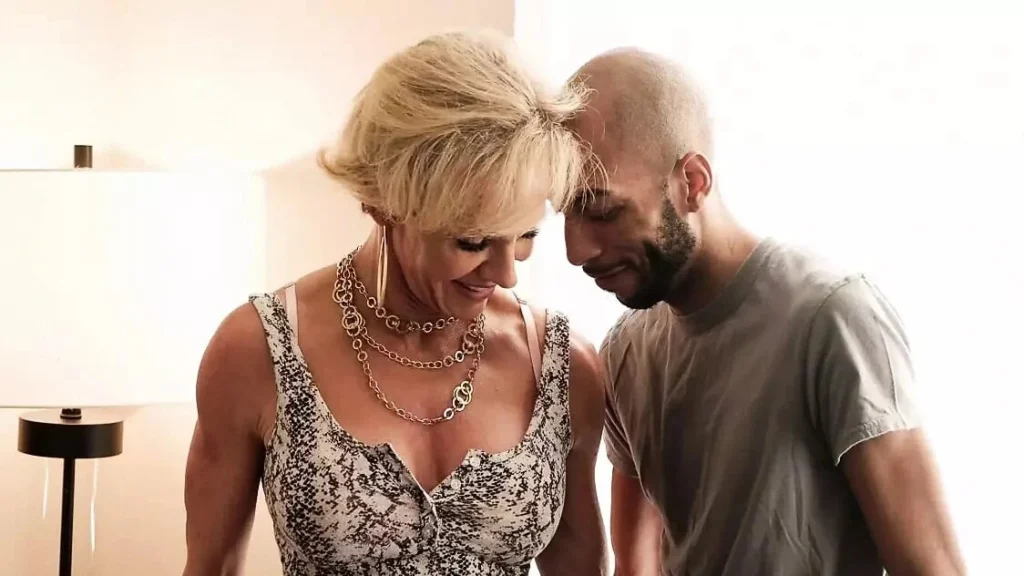 Big Titted Wife And Mom Fucks A Big Young Cock Gets A 4